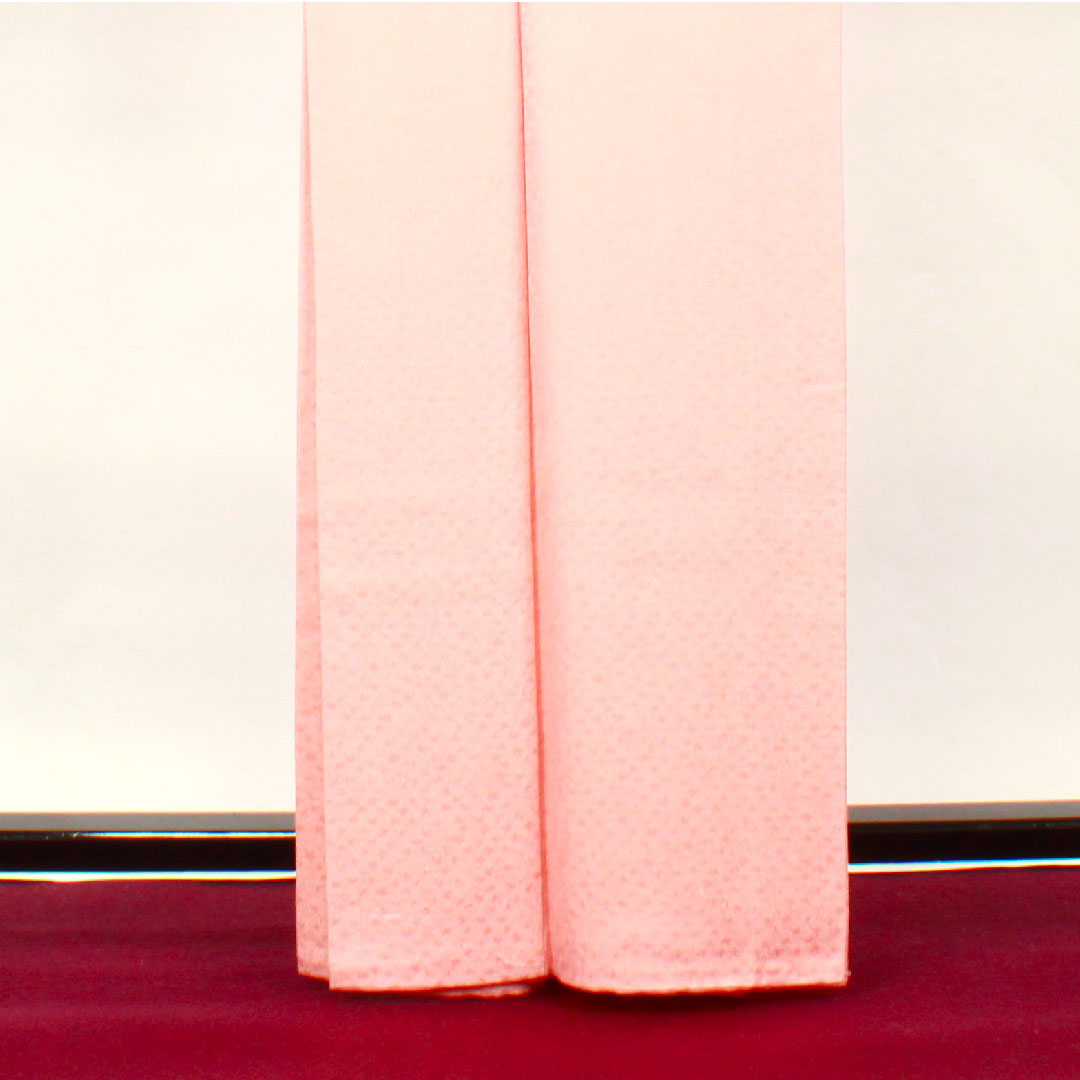 色無地 一重梅色 幾何学模様 金通し 梅鉢  身丈164.5cm 裄丈63cm 袷  正絹 Sランク ピンク系 1114000572413