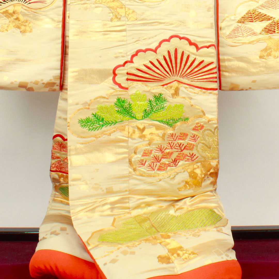 リサイクル着物】色打掛 身丈184cm 千總 大丸 千歳契松文 金駒刺繡