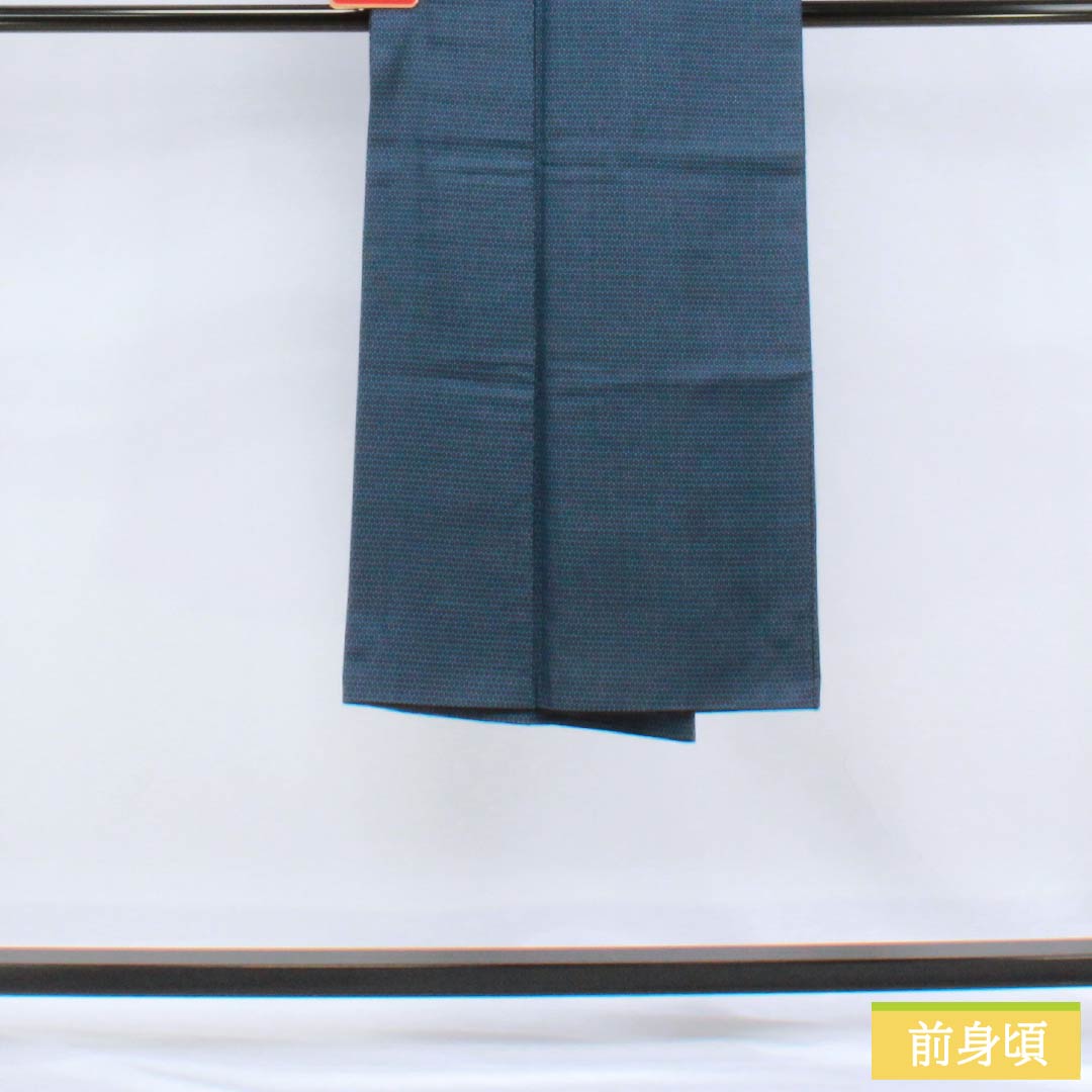 男物 正絹 Sランク 身丈129.5cm 裄丈62cm  韓藍色（からあいいろ） 幾何学模様 紬地 袷 紺系 1119001002218