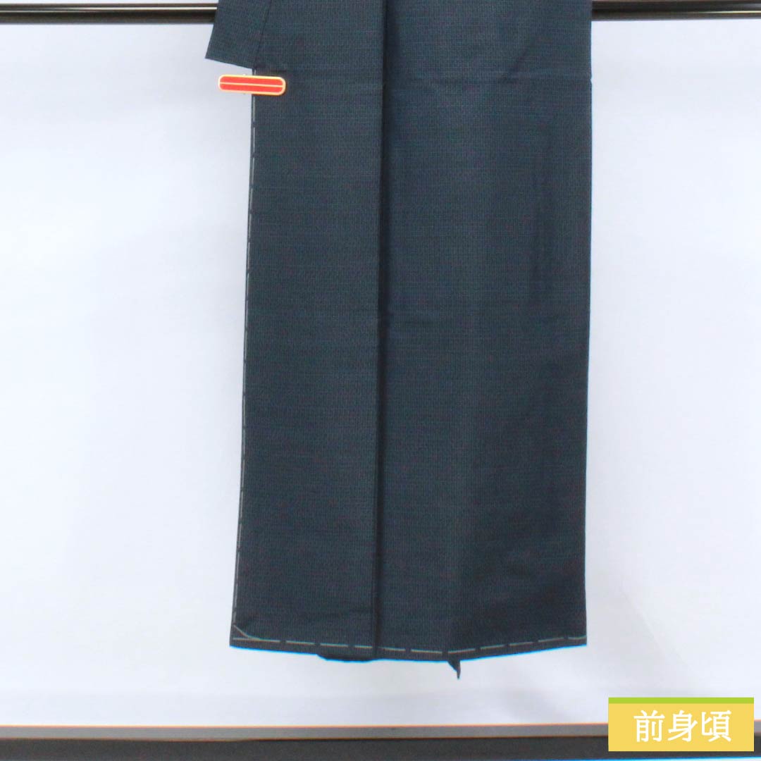 男物 正絹 Sランク 身丈143.5cm 裄丈70cm  大島紬 幾何学模様 しつけ糸付き 袷 紺系 1119000932418