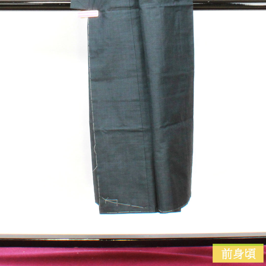 男物 正絹 身丈143cm 裄丈68cm 大島紬 120亀甲 亀甲模様 アンサンブル Sランク 袷 紺系 1119000872418