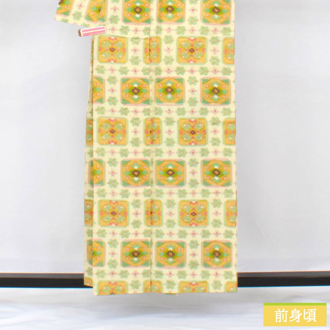 紬 ポリエステル Aランク 身丈156.5cm 裄丈62cm 薄卵色（うすたまごいろ） 幾何学模様 袷 クリーム系 1116003993315