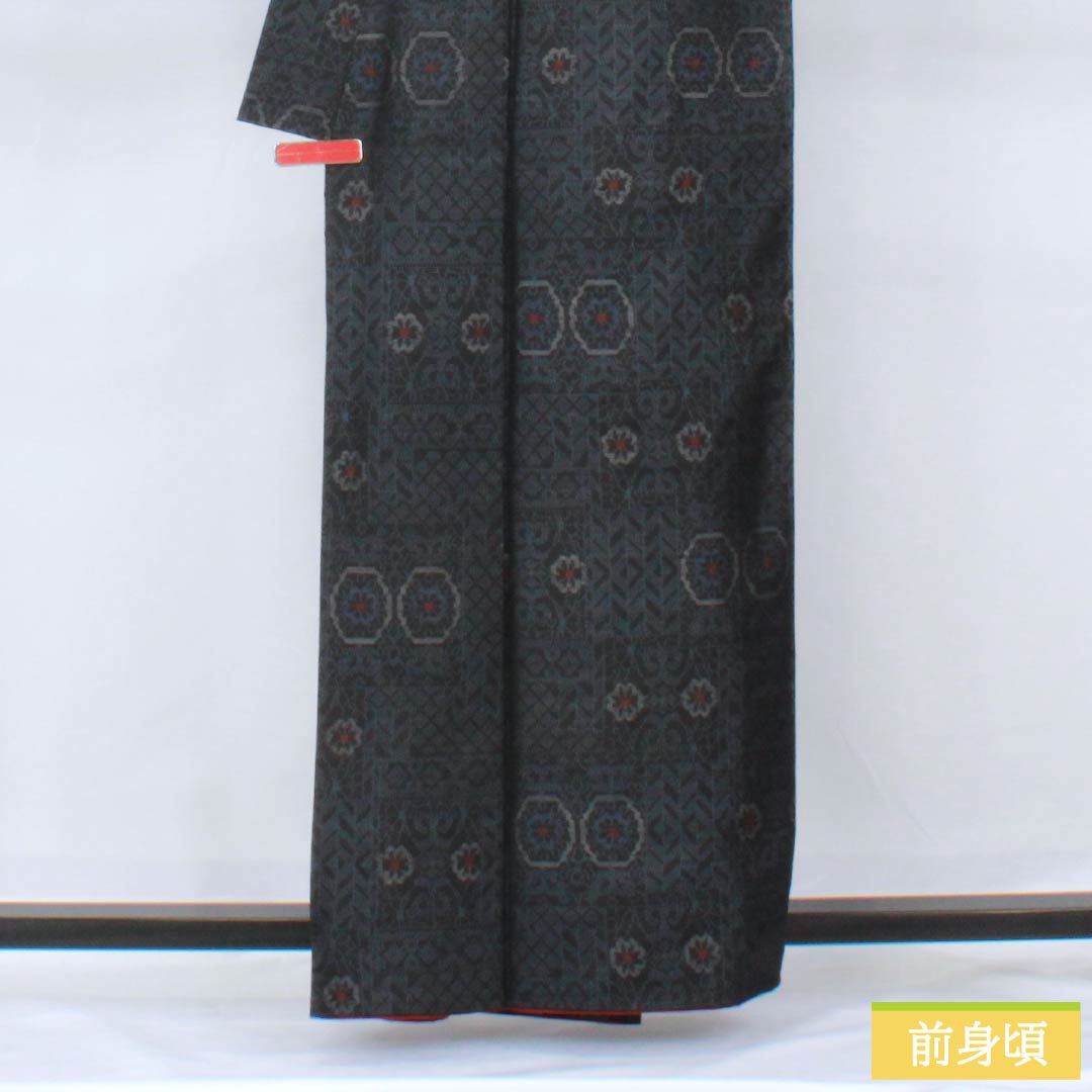 紬 正絹 Aランク 身丈161cm 裄丈64cm 濃二藍色（こきふたあいいろ） 大島紬 横双絣 抽象模様 袷 紺系 1116004113418