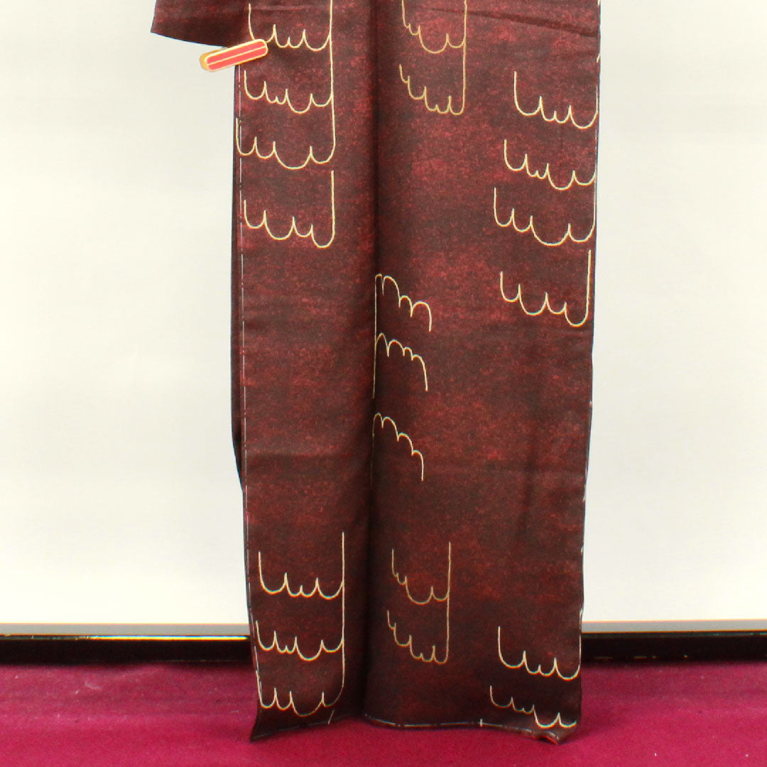 小紋 身丈166.5cm 裄丈66cm 袷  深緋色 洗える着物 しつけ糸付き 未使用品 抽象模様  ポリエステル Sランク 赤系 1115003322512