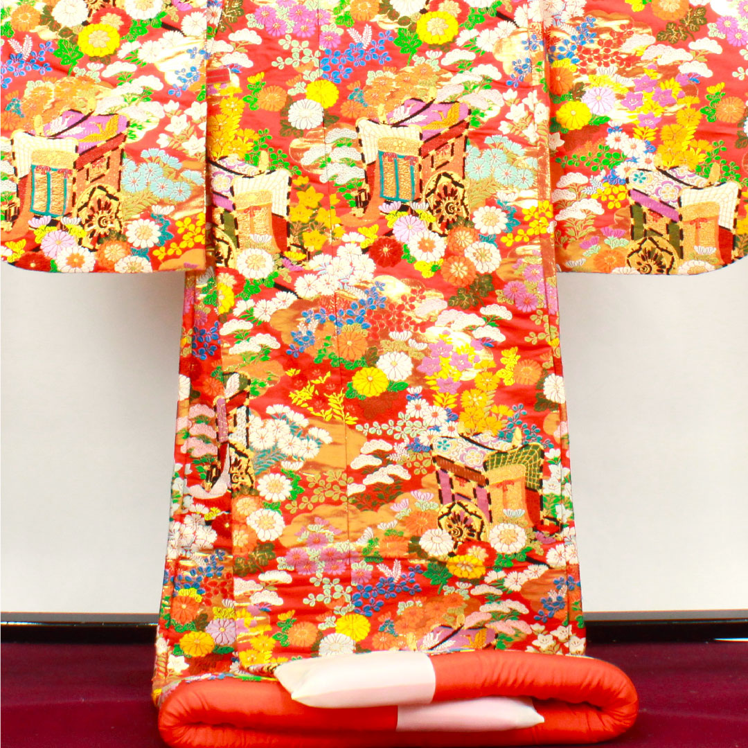 Iro-uchikake (colored kimono) Length 192cm Scarlet Karaori Imperial carriage Auspicious motif Pure silk S rank Awase Vermilion 1110000242916