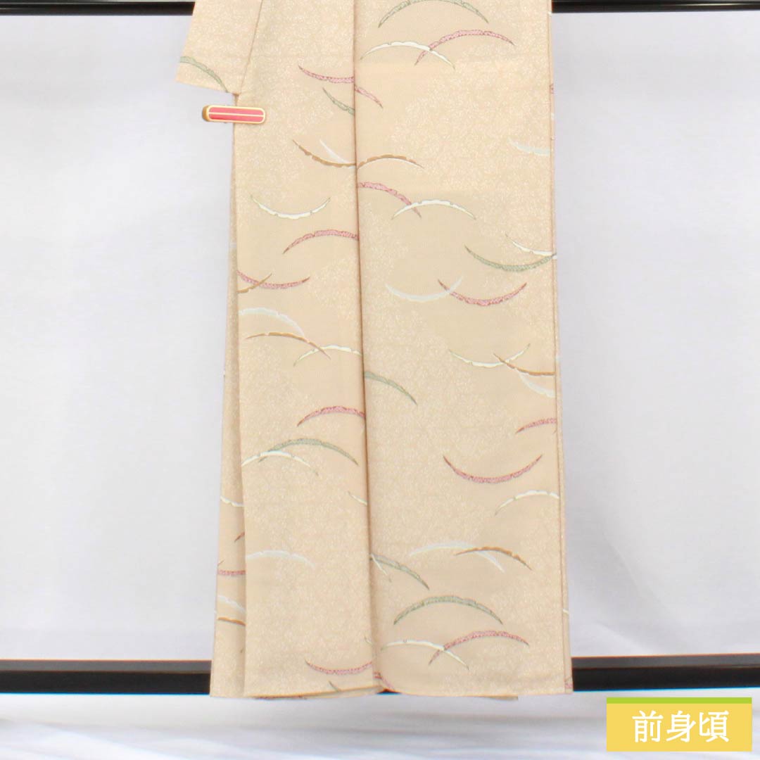 小紋 ポリエステル Aランク 身丈155.5cm 裄丈63cm 袷 胡桃色（くるみいろ） 露芝 背抜き仕立て 洗える着物 ベージュ系 1115007123325