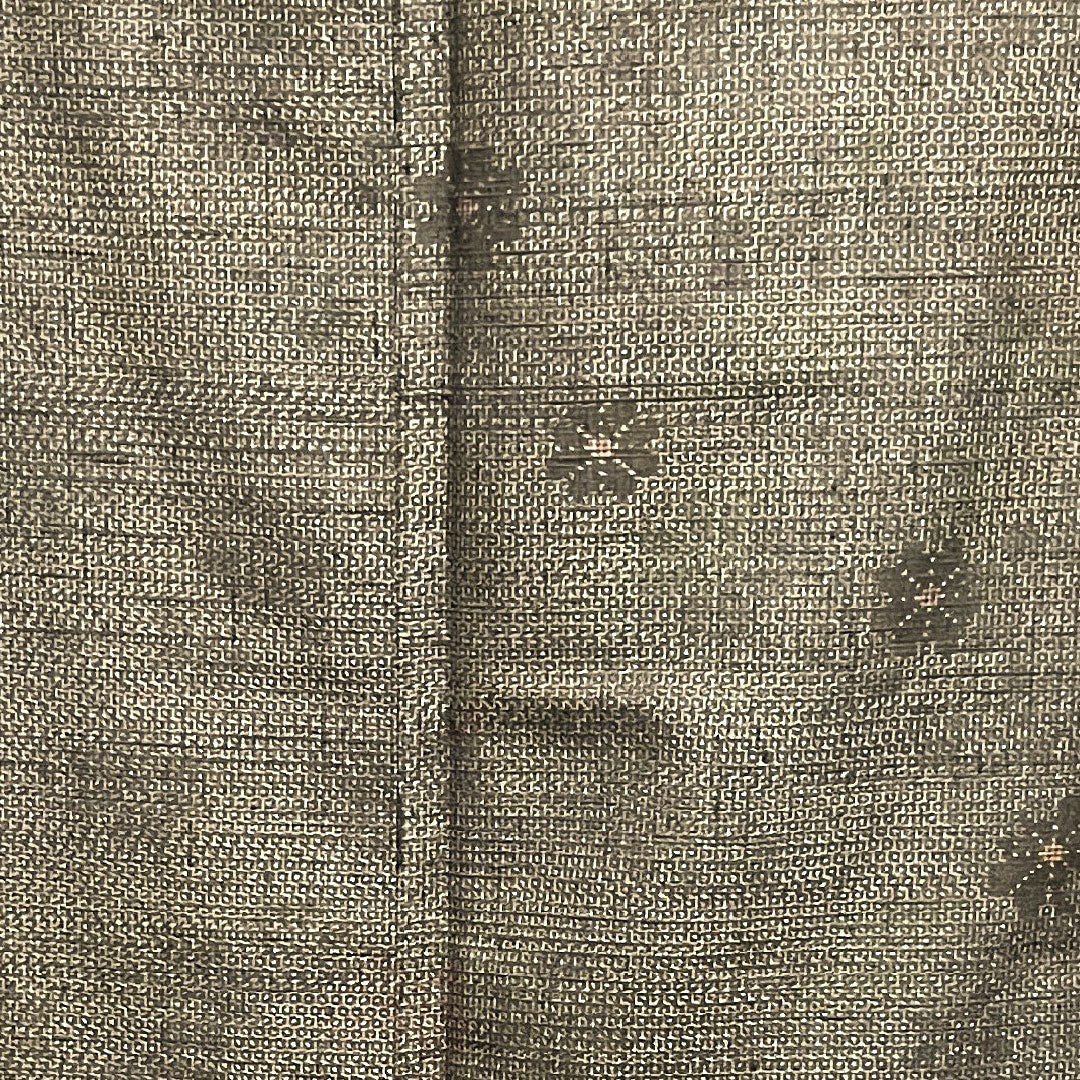 紬 身丈158.5cm 裄丈64cm 墨色 亀甲 花模様 正絹 Sランク 袷 グレー系 1116001872322