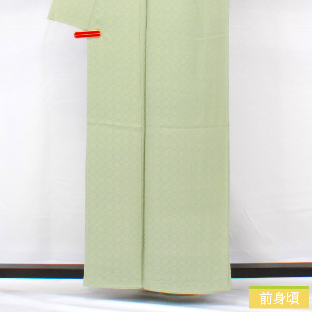 単衣　色無地（薄緑無地）裄64,5 一つ紋入　正絹美品 リサイクル着物】色無地 正絹 身丈158cm 裄丈64.5cm 薄緑色（うす