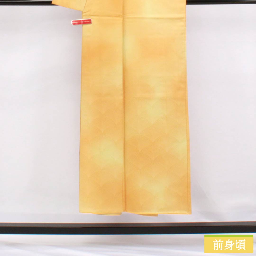 色無地 ポリエステル Aランク 身丈148.5cm 裄丈58.5cm 玉蜀黍色（とうもろこしいろ） 淡黄蘗色（うすきはだいろ） ボカシ染 松葉 袷 橙系 1114002303126