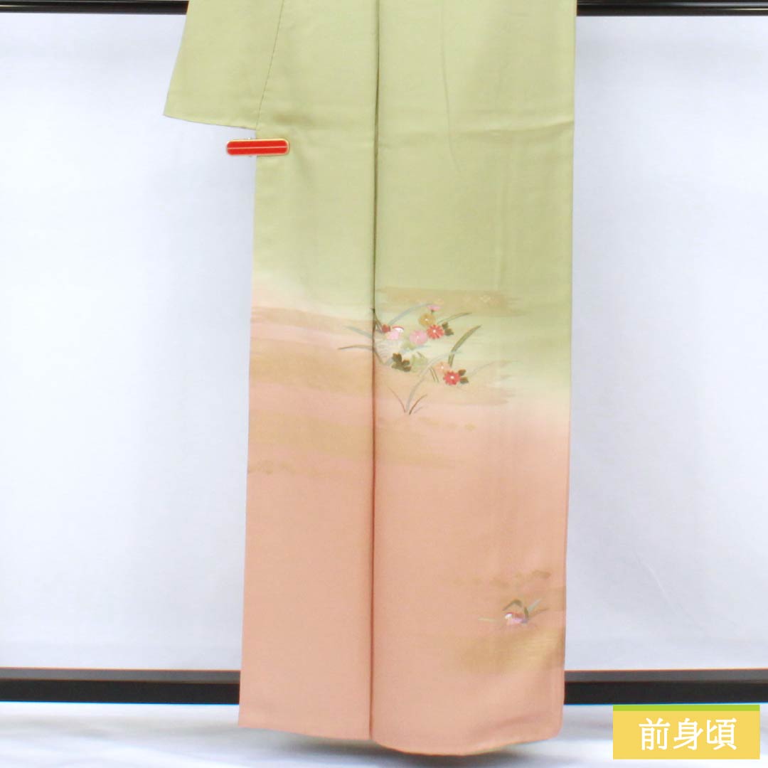 This S-rank, lined, pure silk formal kimono (visiting kimono) features a light willow-colored tsukesage (dressed kimono) with Suzhou embroidery, featuring mandarin ducks, small flowers, and a pearl-tone finish in green. Product code: 1112007102419