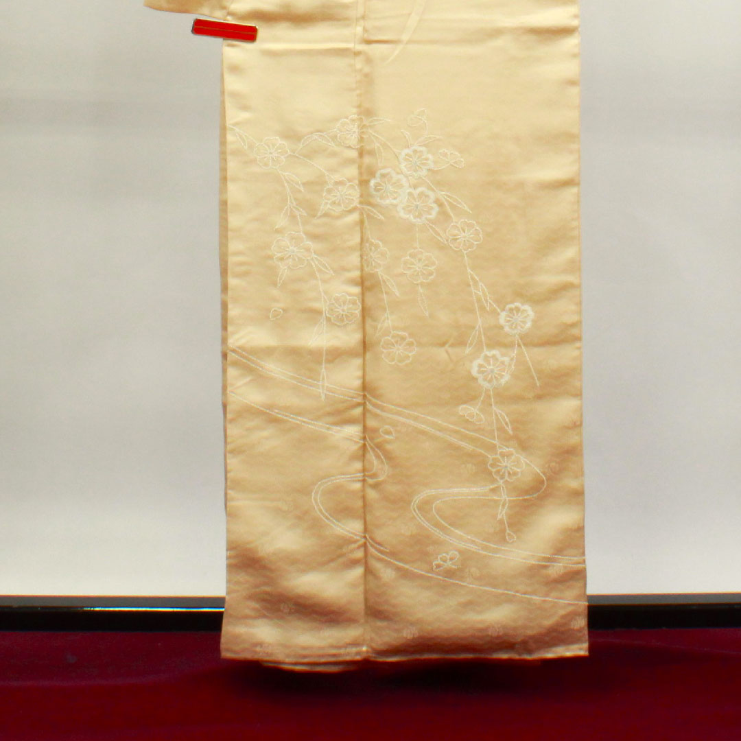 訪問着 正絹 袷 身丈160cm 裄丈64cm 薄卵色 相良刺繡 桜 しつけ糸付き 未使用品 Sランク クリーム系 1112003152415