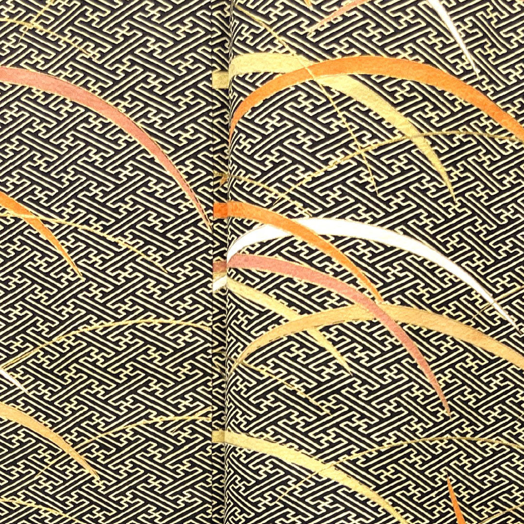 小紋 身丈156.5cm 裄丈61.5cm 袷  紗綾形 芝草  正絹 Aランク 黒系 1115002683310