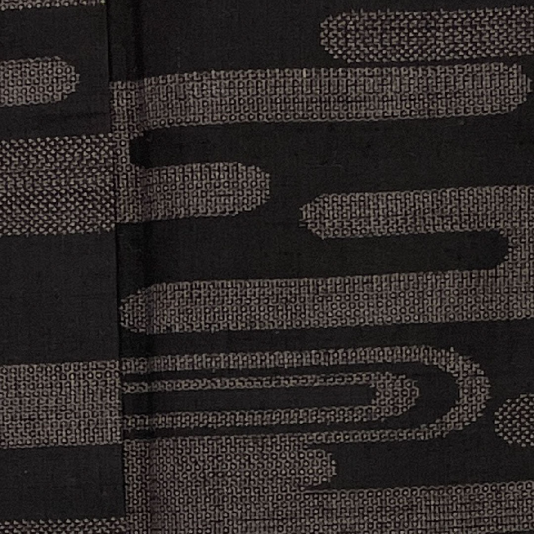 結城紬 身丈154cm 裄丈61cm 100亀甲 ヱ霞模様 正絹 Aランク 袷 黒系 1116000603210
