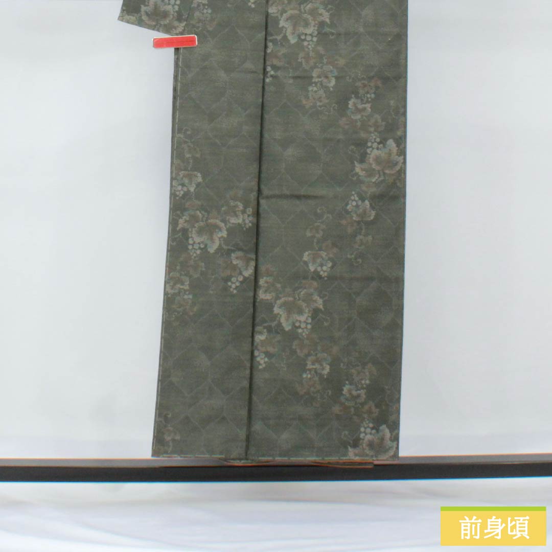 紬 正絹 Sランク 身丈152.5cm 裄丈62cm 黒橡色（くろつるばみいろ） 大島紬 横双絣 笹 袷 緑系 1116004142219