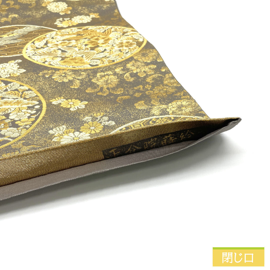 Formal, gray-colored, genuine silk obi (S-rank) with Nishijin weave and Shosoin maki-e (lacquerware) motifs. Length: 442cm. Six-fold obi. Product code: 1123016962322.
