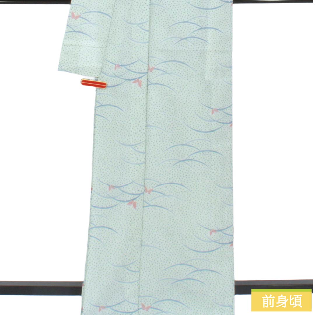 夏物 ポリエステル 紬 Aランク 身丈166.5cm 裄丈64cm 青白磁色（せいはくじいろ） 洗える着物 露芝 蝶 紗 水色系 1132007073524