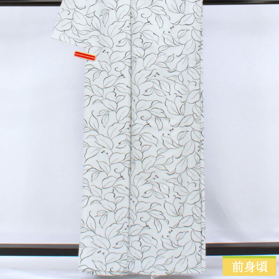 小紋 ポリエステル Sランク 身丈162cm 裄丈65cm 単衣 魚肚白色（ぎょとはくいろ） 草花模様 洗える着物 グレー系 1115006932422