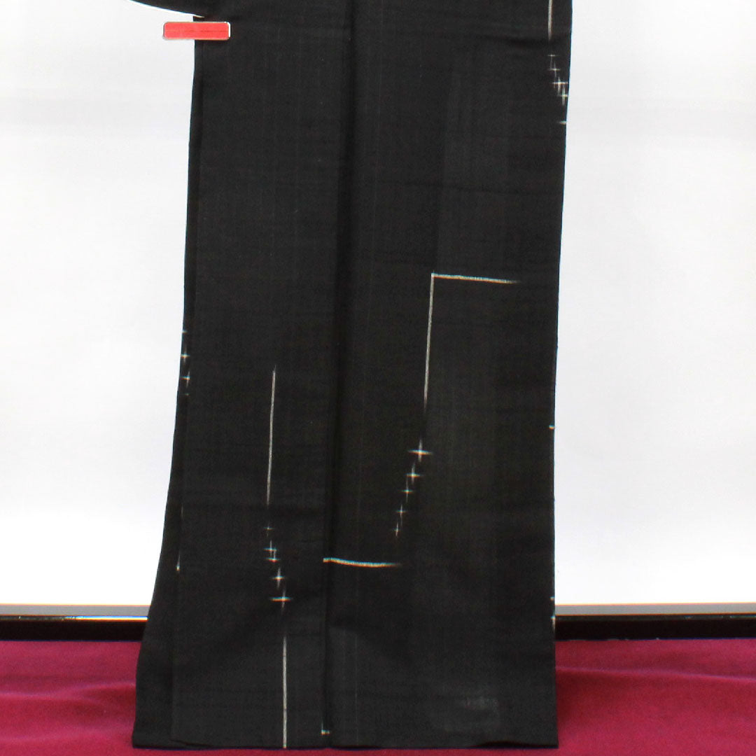 夏物 正絹 紬 身丈169cm 裄丈65.5cm  絣 幾何学模様 夏紬 紗 Sランク 黒系 1132001582510