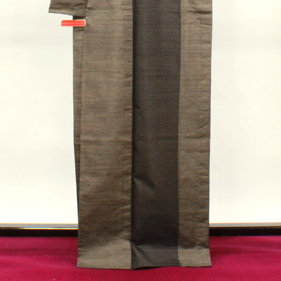 紬 身丈167.5cm 裄丈66cm 黒鼠色 幾何学模様 正絹 Aランク 単衣 茶系 1116002713514
