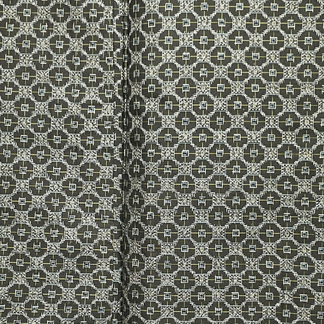 村山大島 身丈148cm 裄丈62.5cm 幾何学模様 正絹 Aランク 袷 黒系 1116001953110