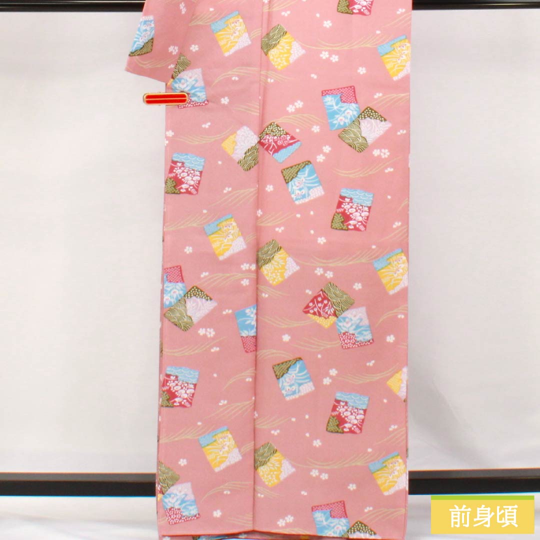 小紋 ポリエステル Sランク 身丈165.5cm 裄丈66cm 袷 薄紅梅色（うすこうばいいろ） 古典柄 しつけ糸付き 洗える着物 ピンク系 1115007042513