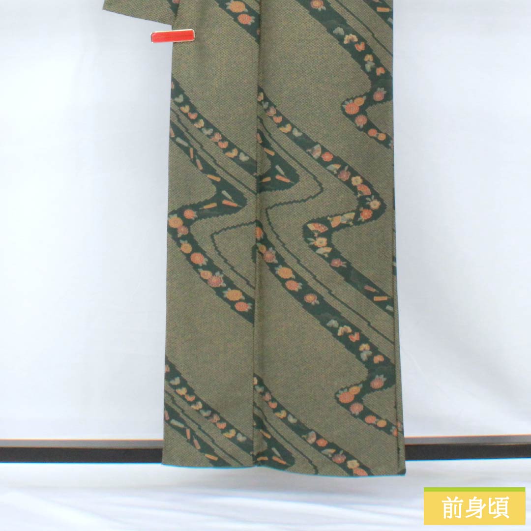 小紋 ポリエステル 身丈159cm 裄丈67cm 袷 鉄色（てついろ） 洗える着物 流水 蝶 Sランク 緑系 1115005192319