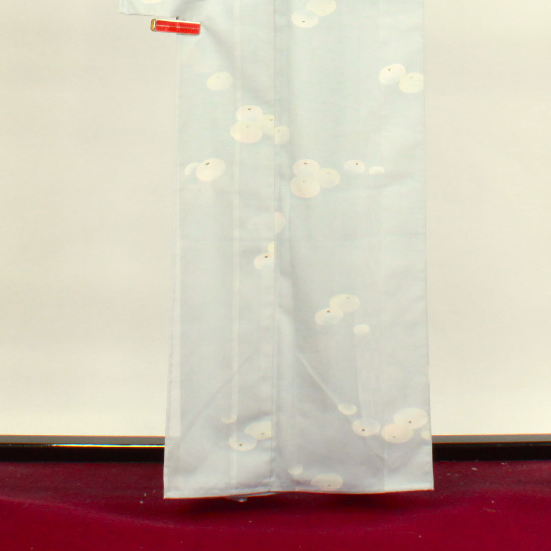 夏物 ポリエステル 小紋 身丈161cm 裄丈63cm 蒼白色（そうはくしょく） 万寿菊 洗える着物  絽 Sランク 水色系 1132000672424