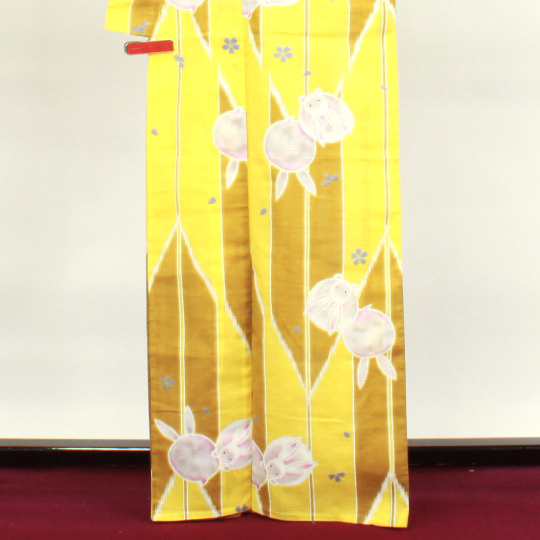 浴衣 苅安色 ウサギ 矢羽根 桜 木綿 Aランク 単衣 身丈165cm 裄丈67cm 黄系 1118001963523