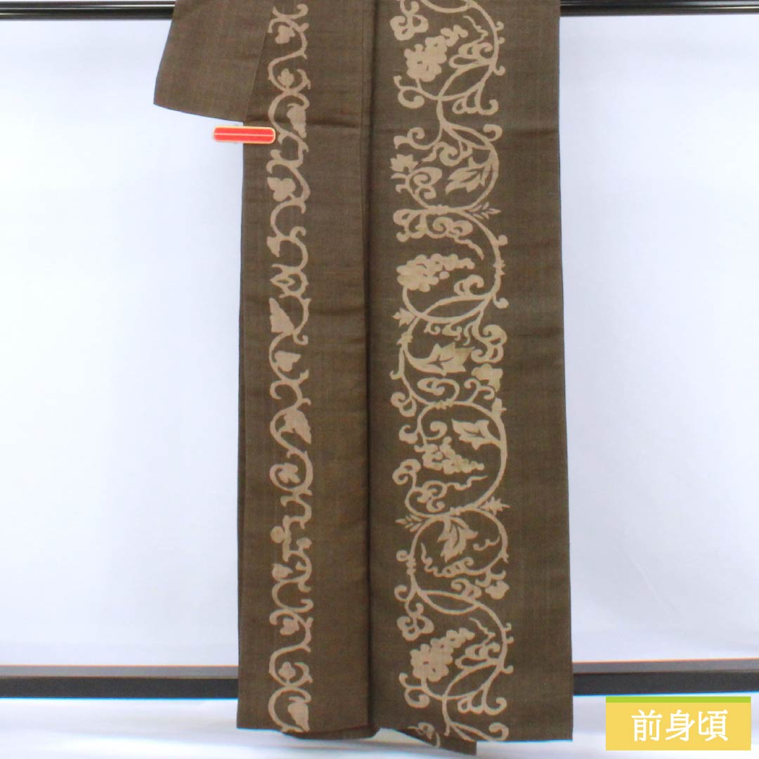 Pure silk tsumugi (pongee) kimono, B-grade, length 160.5cm, sleeve length 62.5cm, oak-gray (tsurubaminezuiro) color, arabesque pattern, artist-designed, lined, brown, product code 1116004704414