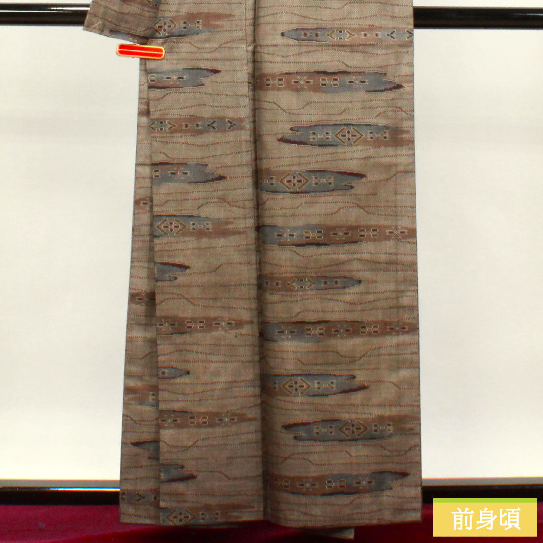 大島紬 正絹 身丈159cm 裄丈66.5cm  経緯絣 幾何学模様 Sランク 袷 茶系 1116002902314