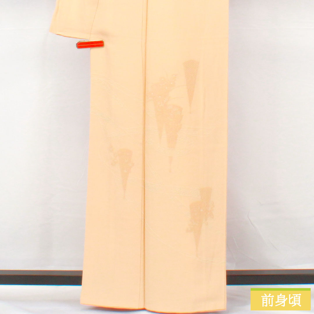訪問着 正絹 袷 身丈161.5cm 裄丈66.5cm 肌色（はだいろ） 相良刺繡 扇子 鶴 一つ紋 上り藤に大の字 Aランク 橙系 1112005563426