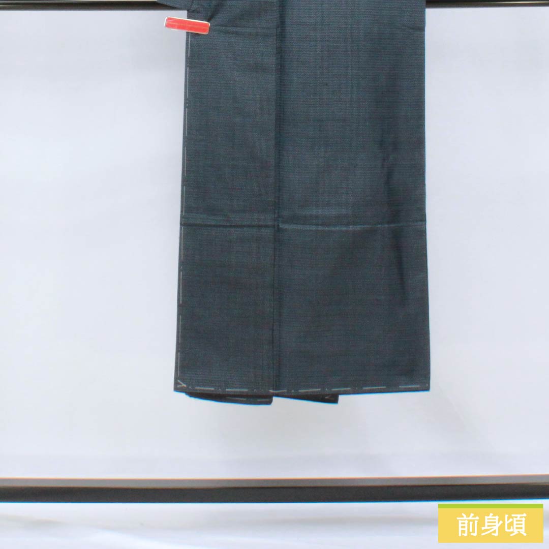 男物 正絹 Sランク 身丈138cm 裄丈65.5cm  相済茶色（あいすみちゃいろ） 大島紬 亀甲 しつけ糸付き 袷 紺系 1119001152318
