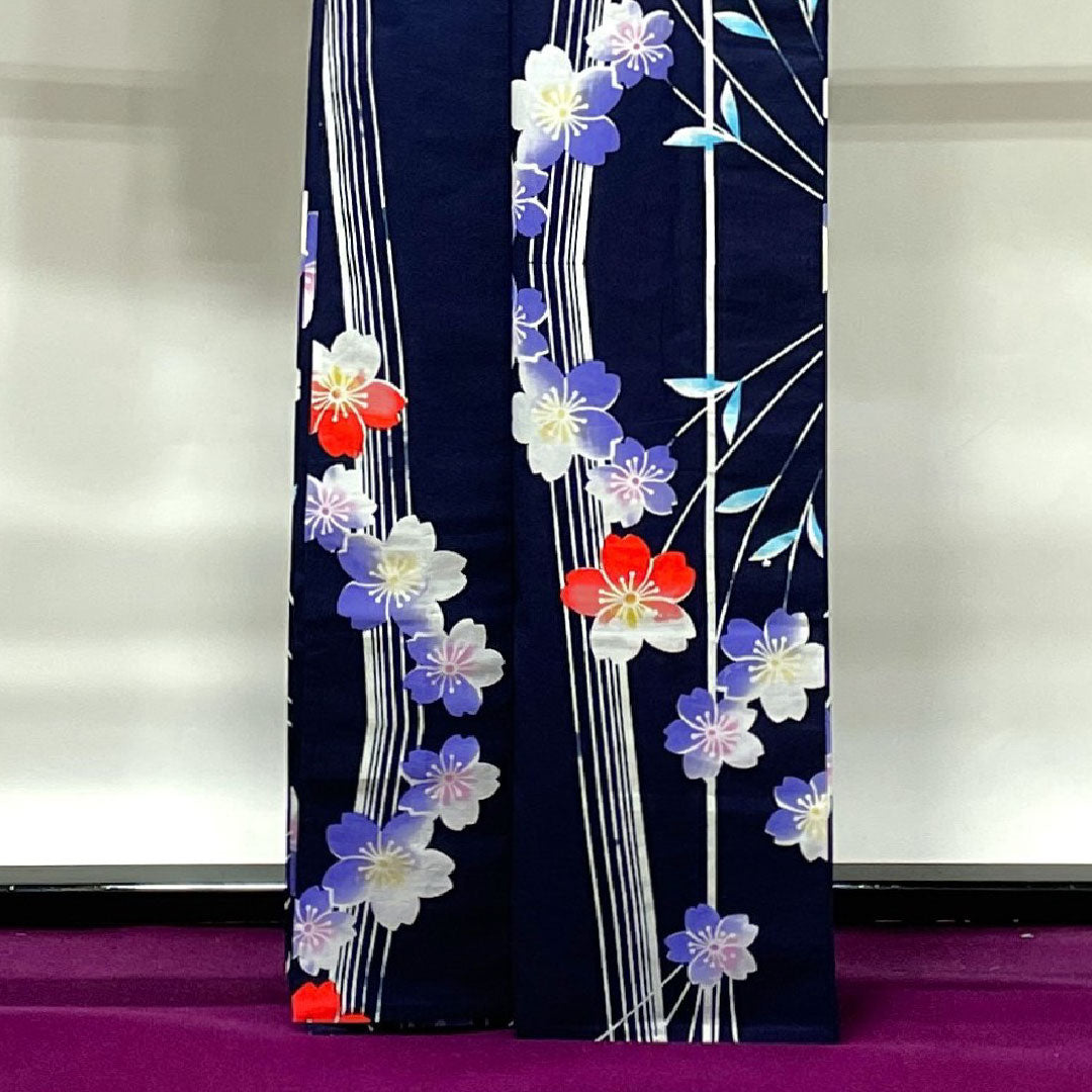 浴衣 しつけ糸付き 未使用品 濃紺色 桜 木綿 Sランク 単衣 身丈165.5cm 裄丈64.5cm 紺系 1118002342518