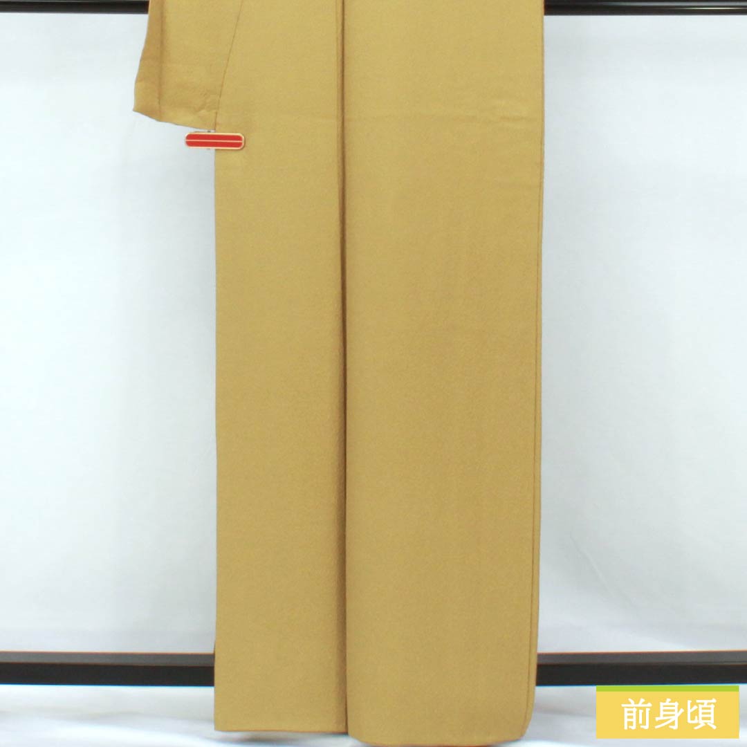 色無地 正絹 Aランク 身丈161.5cm 裄丈64.5cm 唐金色（からかねいろ） 丸に角立四ツ目 一つ紋 鮫柄 袷 黄系 1114002613423