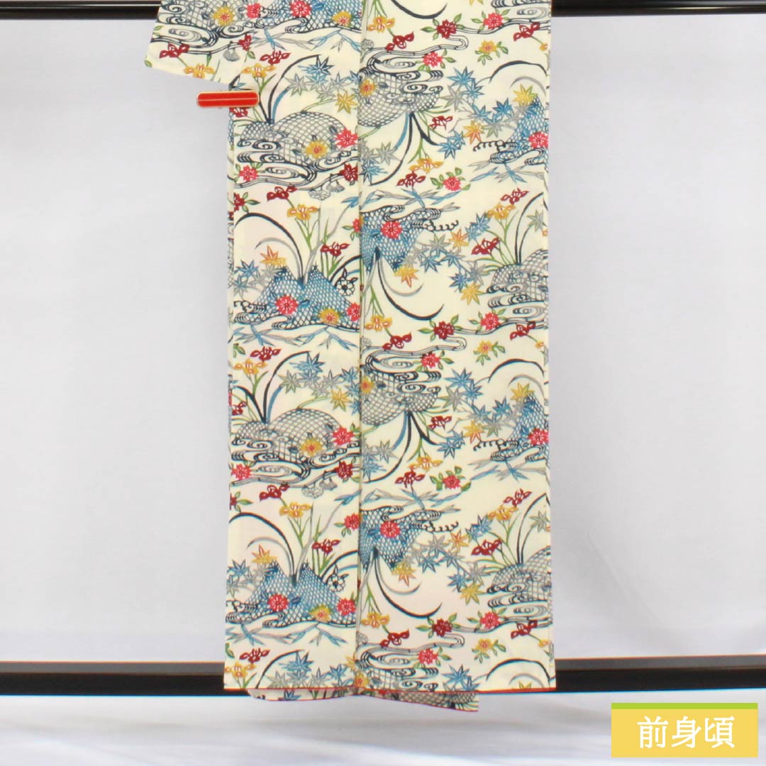 Komon silk S-rank kimono, length 154.5cm, sleeve length 64cm, lined, milky white (nyuhakushoku) with Kyoto Bingata auspicious motifs and basting threads. White. Product code: 1115006652211