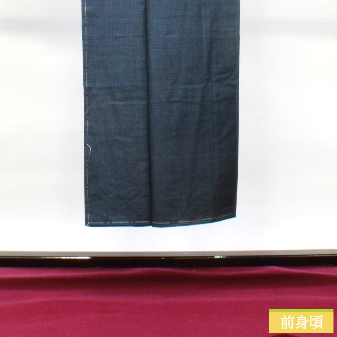 男物 正絹 身丈146cm 裄丈67.5cm  大島紬 100亀甲 しつけ糸付き 未使用品 Sランク 袷 紺系 1119000752418