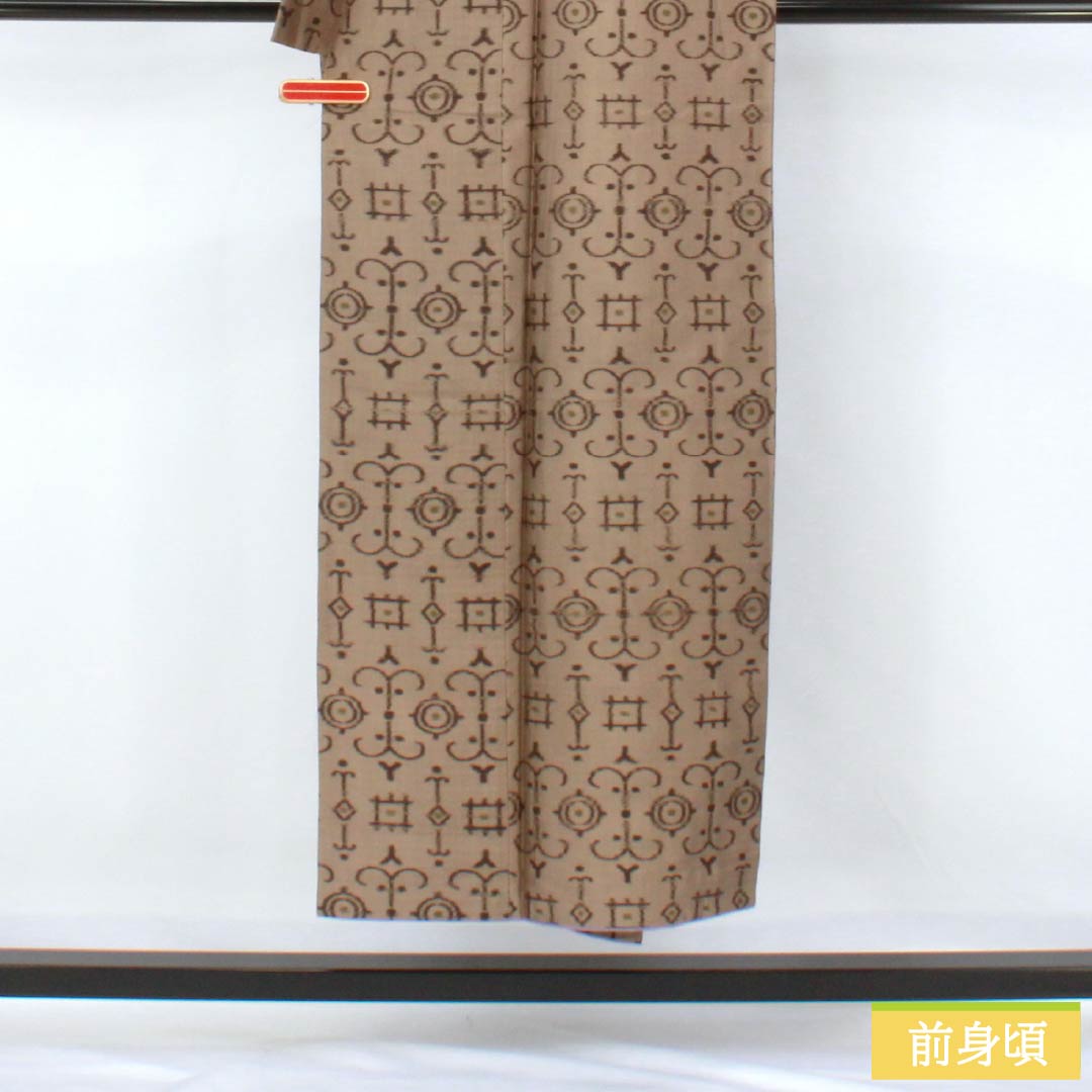 紬 正絹 Sランク 身丈148.5cm 裄丈62.5cm 遠州鼠色（えんしゅうねずいろ） 抽象模様 袷 ベージュ系 1116004382125