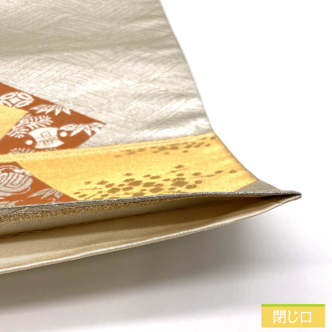 Formal, silver-colored, genuine silk obi with gold accents, featuring a treasure-filled design, 445cm long, and a six-fold hem. Suitable for formal wear. Product code: 1123014534322.