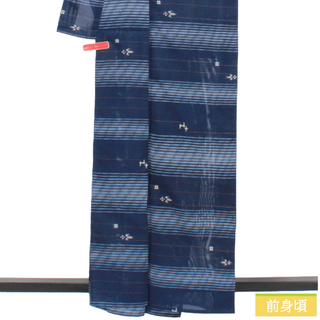 夏物 ポリエステル 小紋 Sランク 身丈161cm 裄丈67cm 濃紺色（のうこんいろ） 横縞 洗える着物 絽 紺系 1132005202418