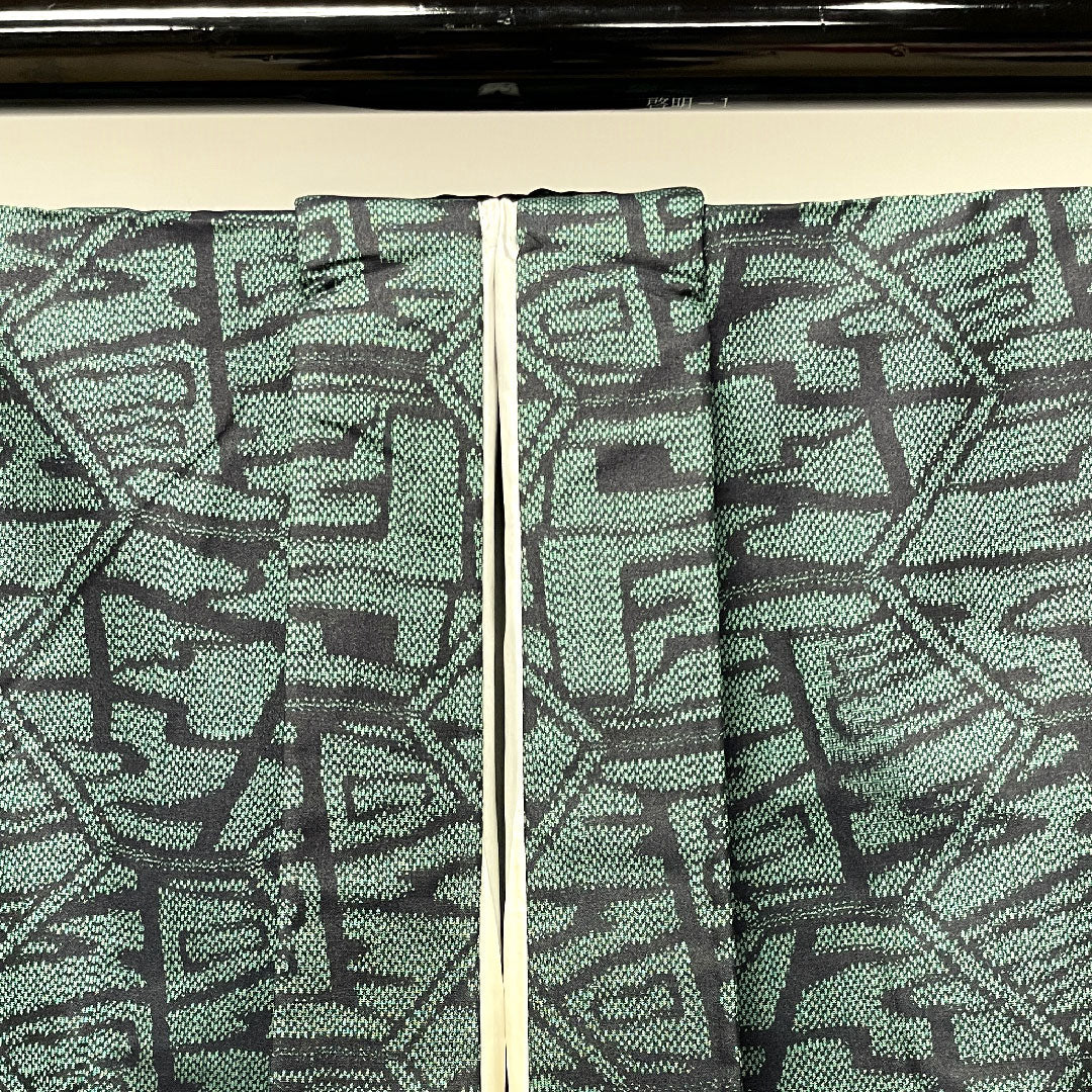 紬 身丈158cm 裄丈64cm 幾何学模様 正絹 Aランク 袷 緑系 1116002383319