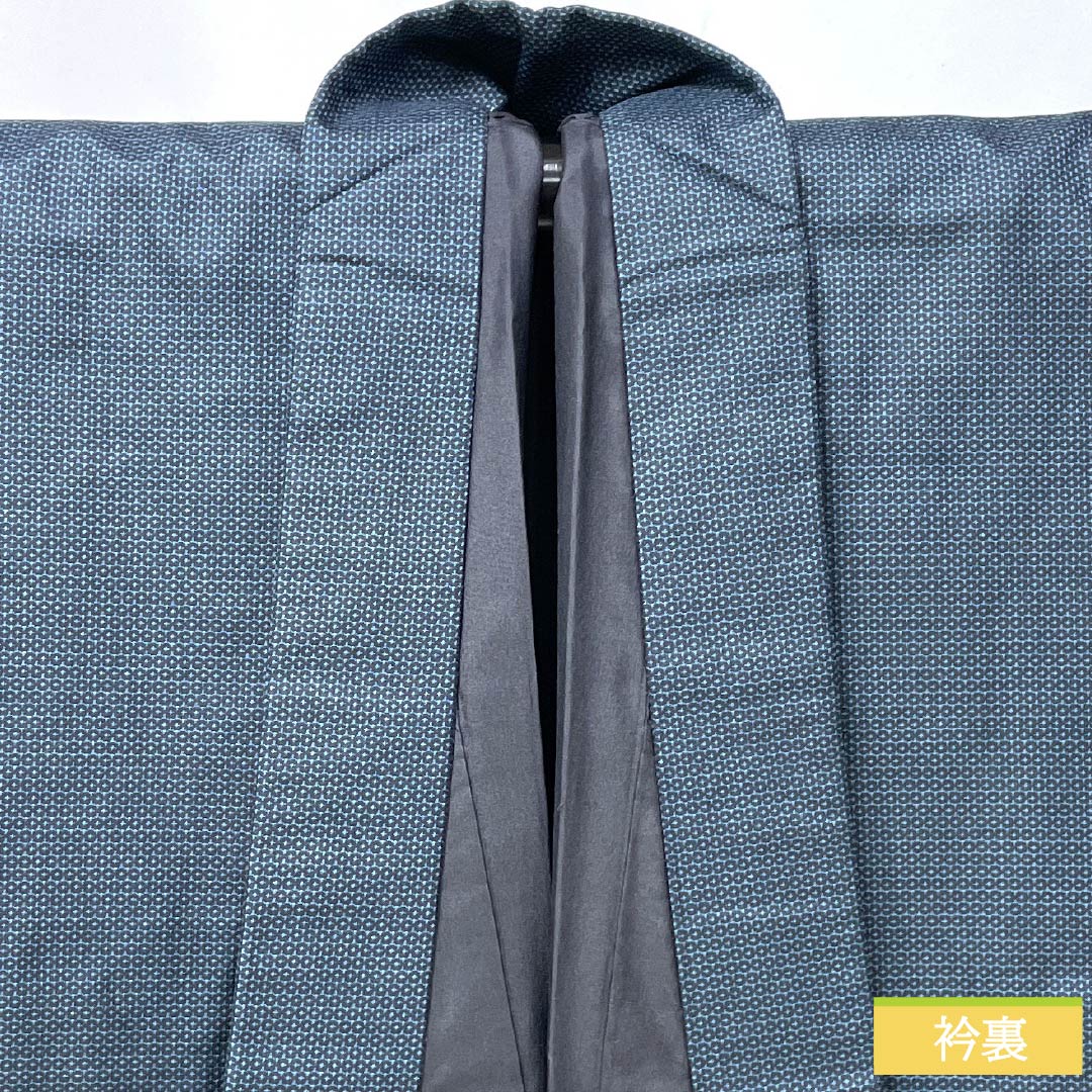 男物 正絹 Sランク 身丈139.5cm 裄丈64cm 伯林青色（べれんすいろ） 幾何学模様 アンサンブル 羽織紐付き 袷 青系 1119001302317