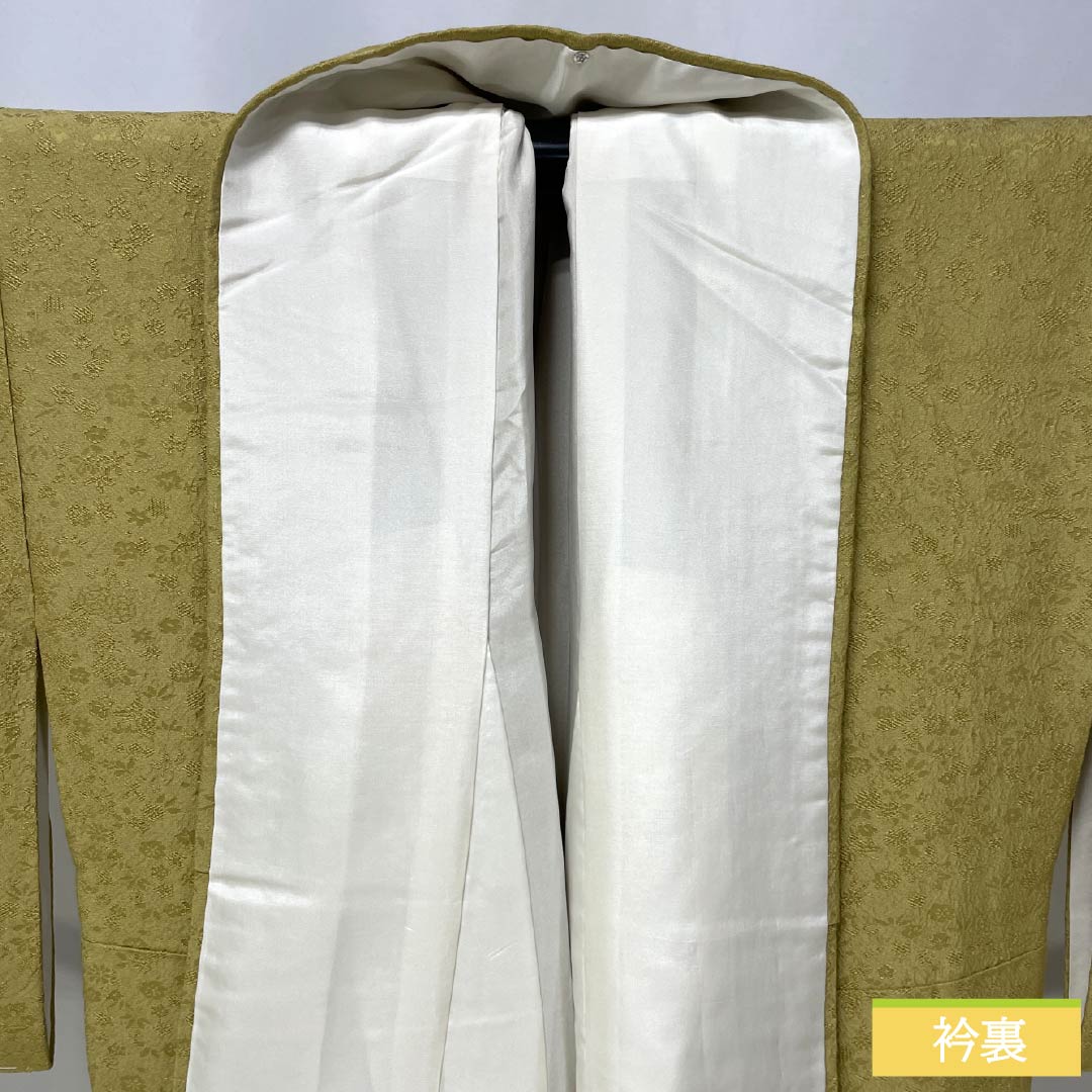 色無地 正絹 Sランク 身丈164cm 裄丈64.5cm 梨子色（なしいろ） 綸子 草花 袷 黄系 1114002242423