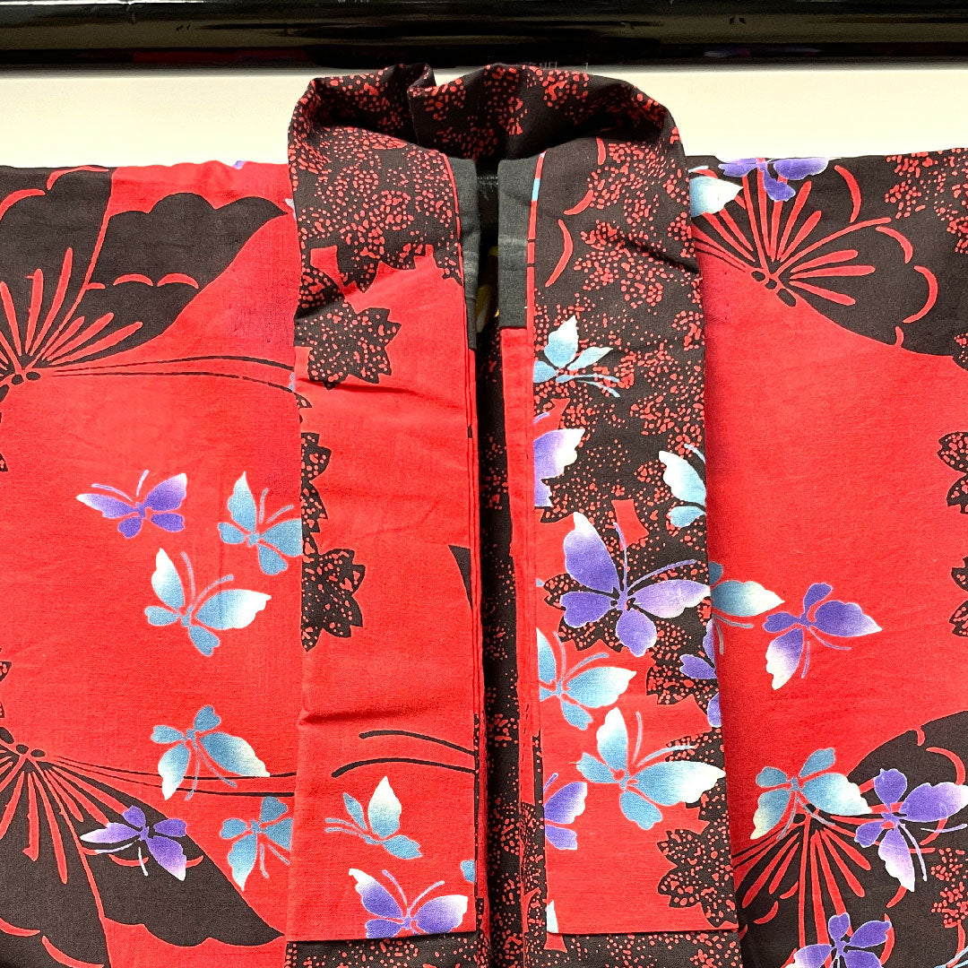 浴衣 しつけ糸付き 未使用品 紅絹色 桜 蝶 木綿 Sランク 単衣 身丈162.5cm 裄丈63.5cm 赤系 1118003662412
