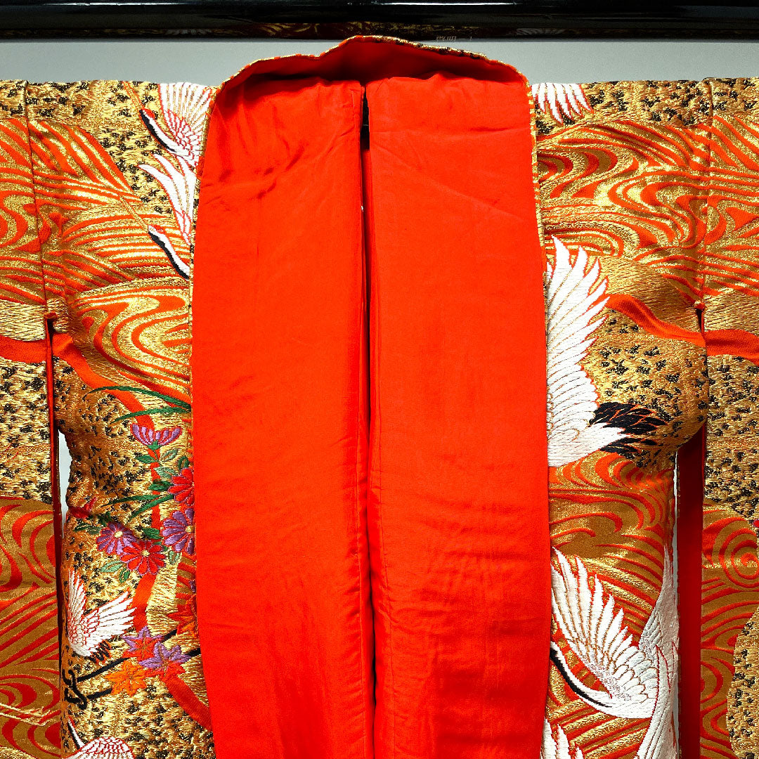 Colored uchikake, length 191cm, scarlet, Karaori, flowing water, crane, pure silk, S rank, lined, vermilion, 1110000292916