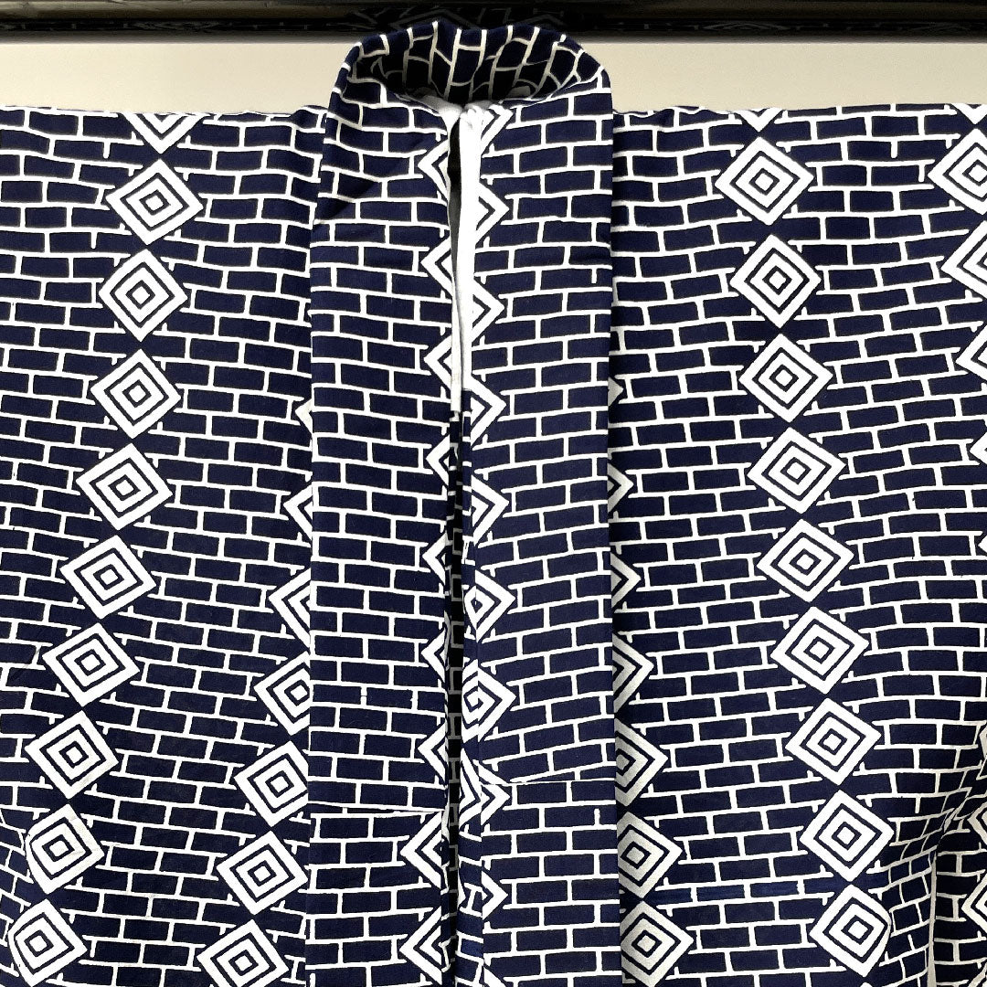 浴衣 しつけ糸付き 未使用品 男物 幾何学模様 木綿 Sランク 単衣 身丈135cm 裄丈67.5cm 紺系 1118002132118
