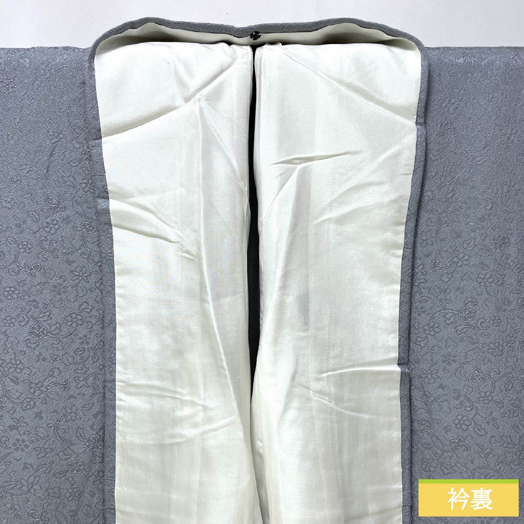 Solid-colored silk kimono, Grade A, length 165cm, sleeve length 65.5cm, light dull color (usunibiiro) with floral motifs and pearl-tone finish, lined, gray-based, product number 1114002483522
