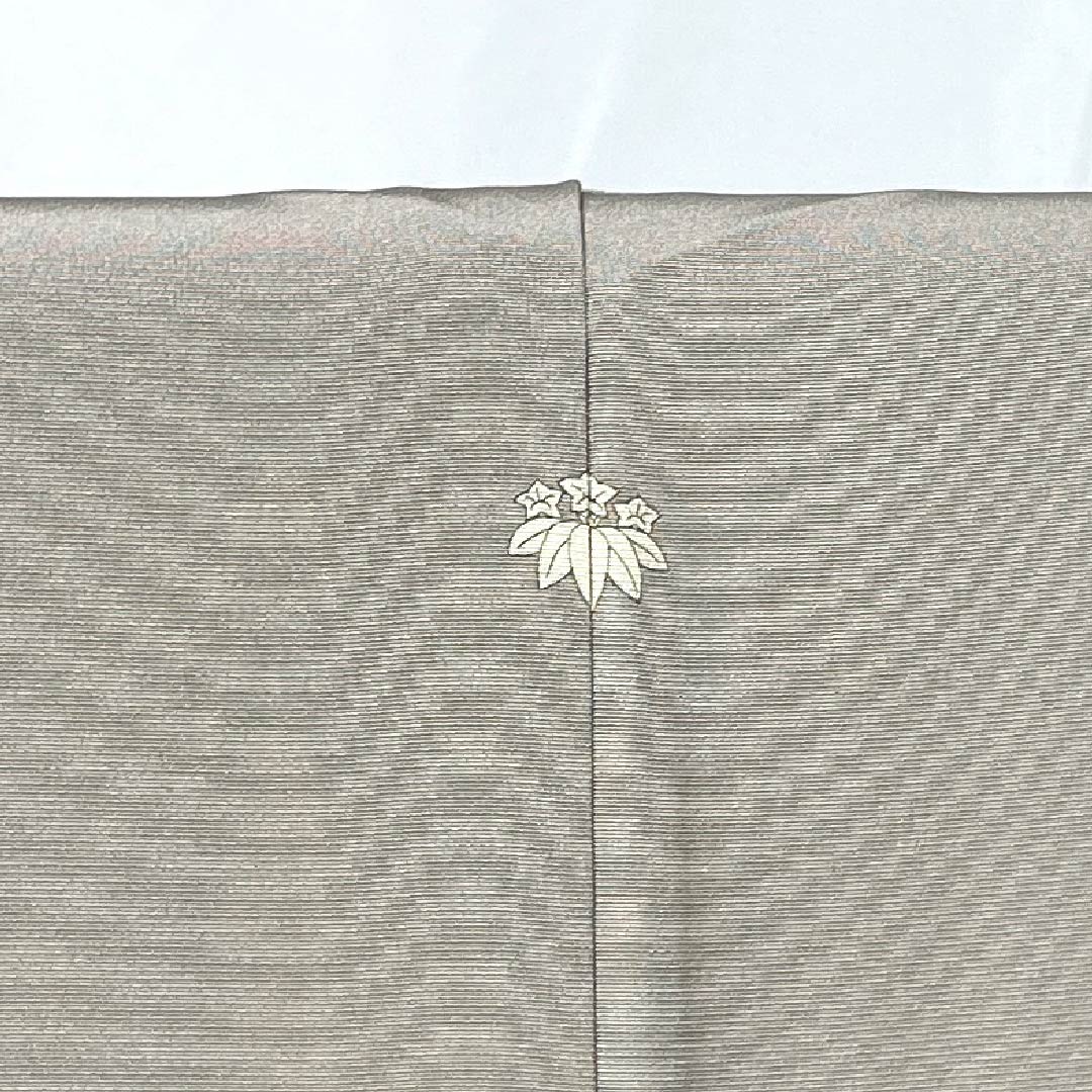 色留袖 正絹 Sランク 身丈161cm 裄丈64.5cm 袷 絹鼠色（きぬねずいろ） 京友禅 鶴 松 三つ紋 笹竜胆 三つ紋 グレー系 1111002132422
