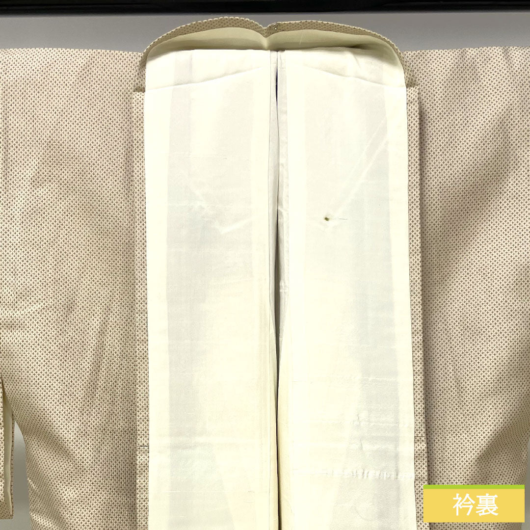 紬 正絹 身丈163.5cm 裄丈64cm 砥粉色（とのこいろ） 十字絣 お召し Aランク 袷 ベージュ系 1116003573425