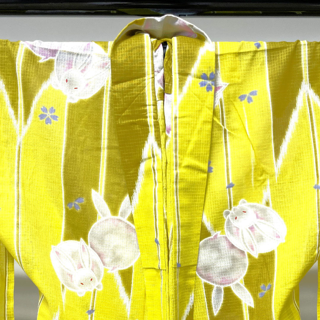 浴衣 苅安色 ウサギ 矢羽根 桜 木綿 Aランク 単衣 身丈165cm 裄丈67cm 黄系 1118001963523
