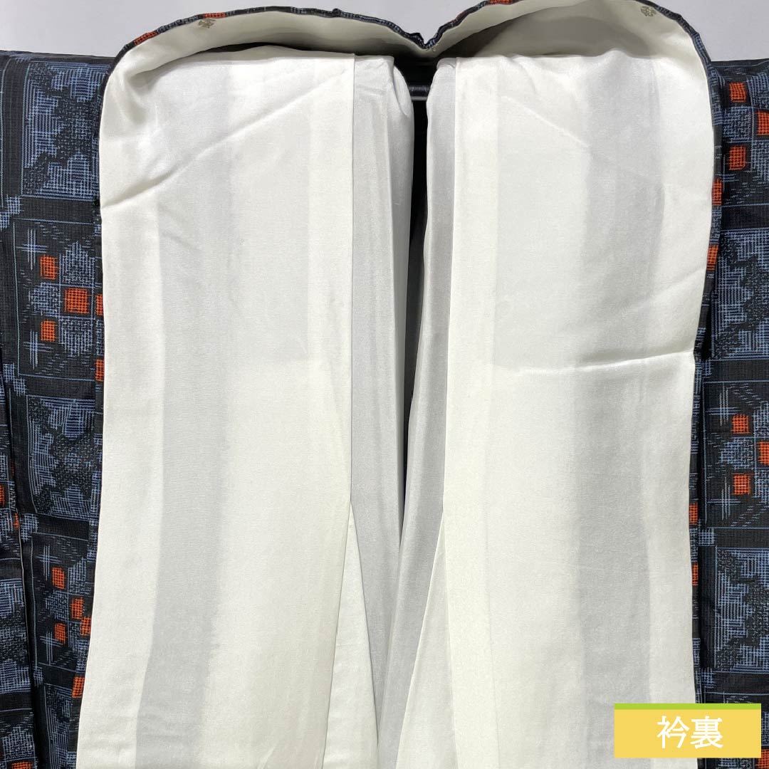 紬 正絹 Aランク 身丈160.5cm 裄丈62.5cm 村山大島 幾何学模様 袷 黒系 1116003923410